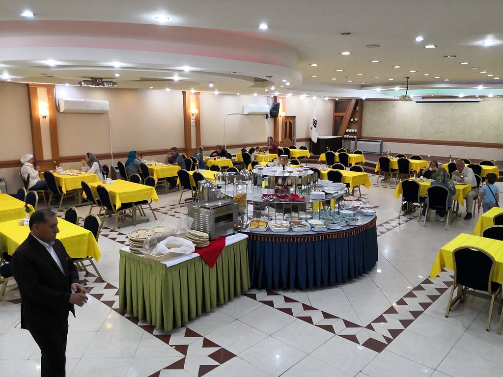 dining-room-for-breakfast.jpg