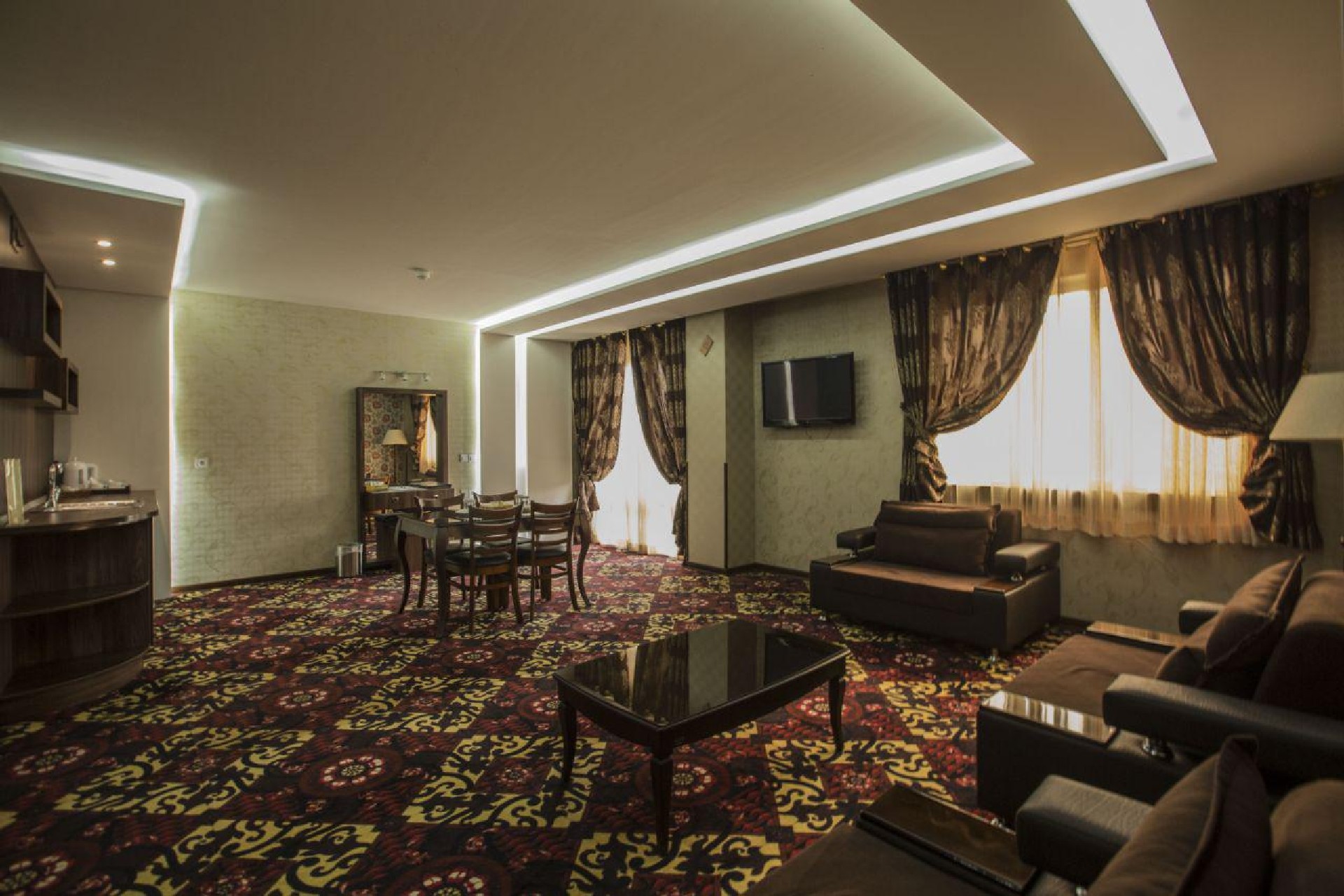 Royal-Suite2.jpg